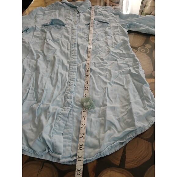 Chicos Long Sleeve Button Up Tencel Lyocell Lightwash Denim Chambray Shirt M - Picture 5 of 9